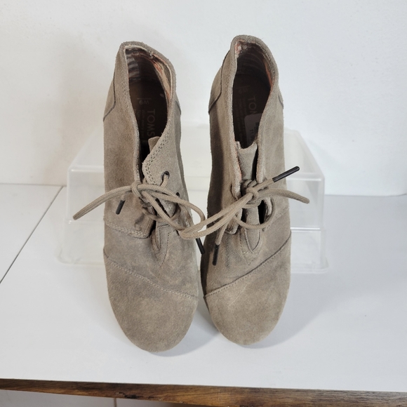 Womans TOMS Kala Wedge Lace up Suede Tan/Taupe Bootie Size 9 - Picture 2 of 9